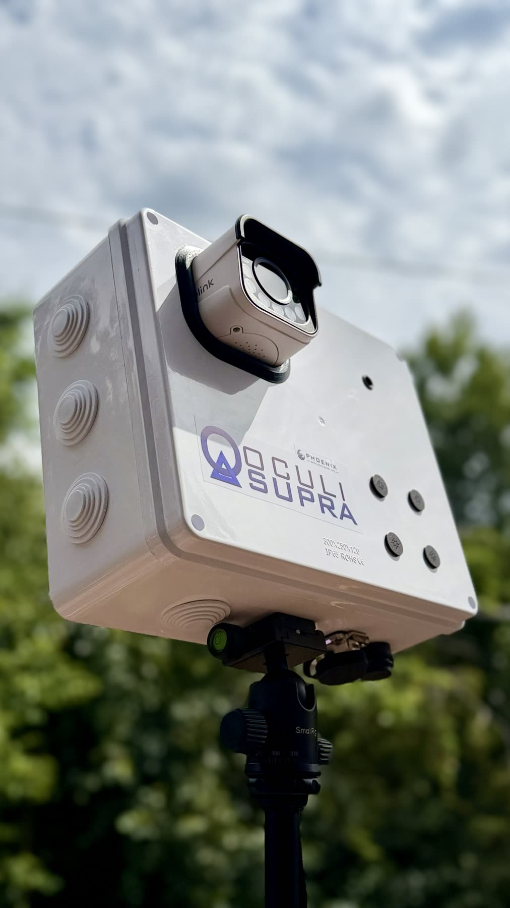 Close-up of the OculiSupra sealed housing and optical head